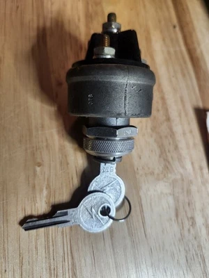 Willys Jeep NOS,CJ3B,CJ5,CJ6 Keyed Ignition and Start Switch, Seal Tested 924918 - Image 1 of 4