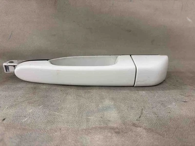 2007 Kia Sedona Outside Door Handle Passenger Rear White UD - Image 1 of 4