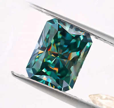 Fancy Green Color Diamond Radiant Cut Loose D Grade VVS1 Quality - Image 1 of 3