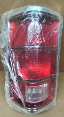 Lente de luz trasera izquierda 4722 Glo Brite cromada para Dodge Dakota 1988-96 nuevo de lote Foto 1 de 3