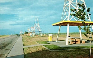 Postcard oil derrick roadside park Texas - Picture 1 of 2