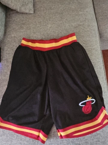 Miami Heat Basketball Shorts M Black Vintage Cover