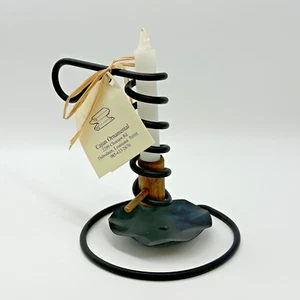 Candelabros de hierro forjado Courter’s forjados a mano cajún internacional con base de madera y vela - Imagen 1 de 4
