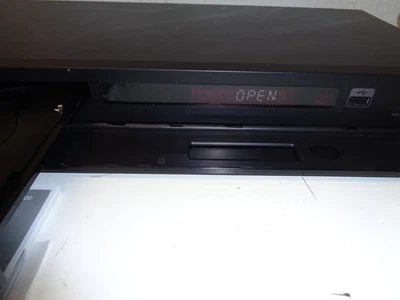 Samsung Blu-ray Disc Player BD-P1600 w/ Remote and Manuals - Image 1 of 3