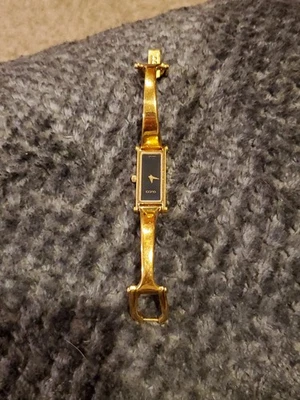  Vintage GUCCI 1500 Gold Black Dial Quartz Women's Watch From Japan - Image 1 of 4