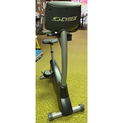 Bicicleta estática Cybex 750C con pantalla LED Foto 1 de 4