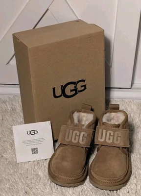 Botas al tobillo UGG para niños pequeños talla 6 EU 22 gamuza castaño neumel gráfico forradas AJ-380 Foto 1 de 4