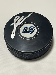 Logan Cooley firmato Hockey Puck Utah Mammoth Beckett BAS COA IP Auto c - Foto 1 di 3