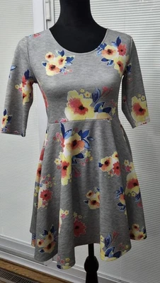 Vestido Justice Girls Talla 12 Gris Floral Coral, Amarillo, Azul Marino Calce y Acampanado Usado en Excelente Condición Foto 1 de 4