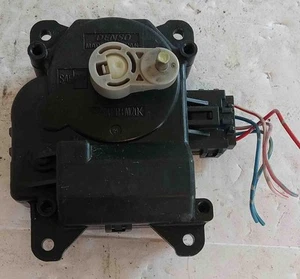 1999 LEXUS ES300 HVAC DOOR ACTUATOR ID 063700-6361 USED OEM - Picture 1 of 3