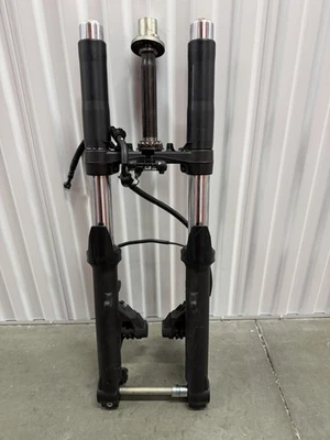 18-25 2023 Yamaha MT-07 horquillas rectas suspensión delantera 24 22 21 20 19 Foto 1 de 4