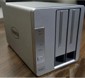 TerraMaster F2-221 2-Bay NAS - Afbeelding 1 van 3