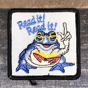 Vintage Read It!  Lesen! Bullfrog Buch Lese Patch bestickt nie benutzt - Bild 1 von 4