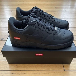 Nike Air Force 1 Low Supreme schwarz Herrengröße 10,5 CU9225-001 BRANDNEU - Bild 1 von 6