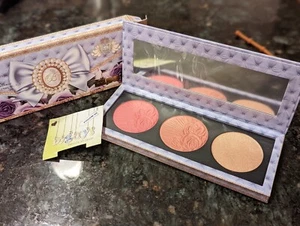 PAT MCGRATH x Bridgerton Divine Blush & Glow Trio: Love at First Blush Palette - Picture 1 of 9