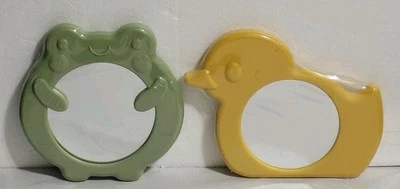 Espejo de baño para niños pato amarillo rana verde con ventosas patio de recreo Bullseye Foto 1 de 4