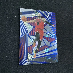 2023-24 Panini Revolution Zach Lavine Winter Variation #96 Chicago Bulls - Picture 1 of 3