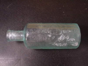 Vintage quadratische Aqua Glasflasche Atwood's Jaundice Bitters - Bild 1 von 6