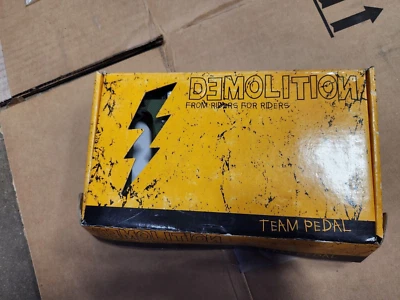 NOS Demolition Green Magnesium Team Pedals 9/16" Sealed Mid School BMX - Image 1 of 4