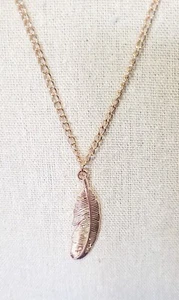 Gold Feather Pendant Necklace Dingle Goldtone Feather - Picture 1 of 5