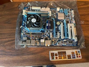 Gigabyte GA-870A-UD3 AMD ATX Motherboard + AMD Athlon II X3 455 - Photo 1/3