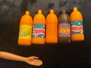 Lote de (5) Mini Comestibles Barbie Marrón Naranja Soda 2 Litros Vintage - Imagen 1 de 12