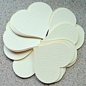 30 cremefarbene Textura herzförmige Kartenausschnitte zum Basteln 70 mm x 62 mm NEU - Bild 1 von 1