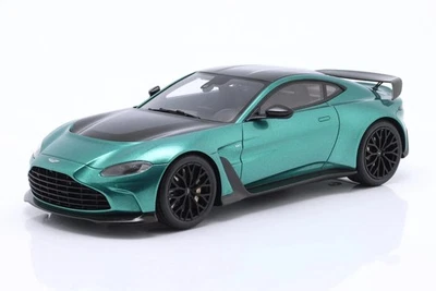 GT SPIRIT GT922: 1:18 ASTON MARTIN V12 VANTAGE ASTON MARTIN RACING GREEN 2023 - Image 1 of 4