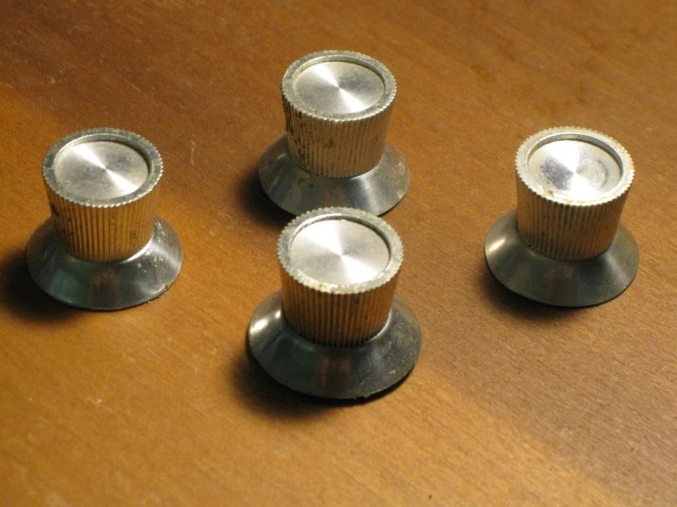 Lote de piezas estereofónicas tocadiscos Magnavox vintage perillas de control de graves de volumen Foto 1 de 4