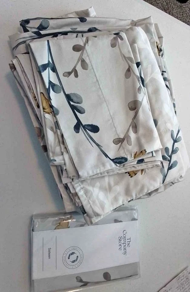 The Company Store Queen COTTON SATEEN Sheet Set with 2 New Extra Pillowcases - Image 1 of 1