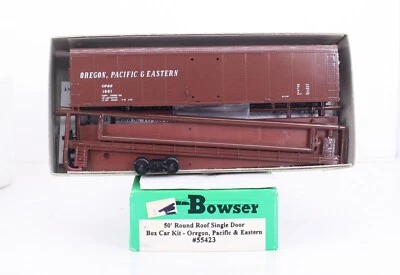 HO Bowser #55423 Oregon Pacific & Eastern 50’ Round Roof Box Car Kit - Image 1 of 2