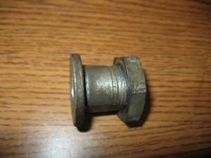 1981 PE400 REAR WHEEL RIGHT STUB AXLE SUZUKI PE RM 250 400 500 64781-40600 - Picture 1 of 2