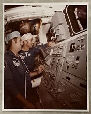 STS-2 MISSION CREW ENGLE / TRULY  SPECIAL INTEREST 8 X 10 CANDID COLOR PHOTO