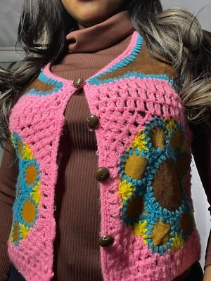 1970-е женская винтажная одежда разноцветный розовый крючком и замшевый жилет - Изображение 1 из 3