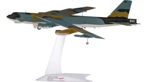 Herpa 559294 Boeing B-52G 59-2584 72nd Strategic Wing Andersen AB Guam 1/200