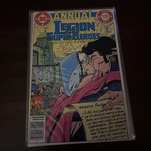 Legión de Superhéroes Anuales 2,3,4 en estado bastante bueno  - Imagen 1 de 18