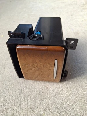 Infiniti QX56 QX80 2011-2018 consola central almacenamiento cenicero caja insertable fabricante original Foto 1 de 4