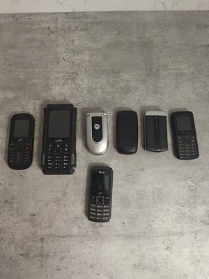 Lot of 7 Cellphone Flip Phone untested for parts or repair Verizon Sonim/ LG etc - Image 1 of 4