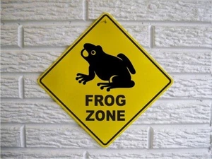 Froschzone 12" Schild (9x9 SQ) wetterfest PVC Zaun Teich Scheune Schuppen Bullfrog süß - Bild 1 von 1