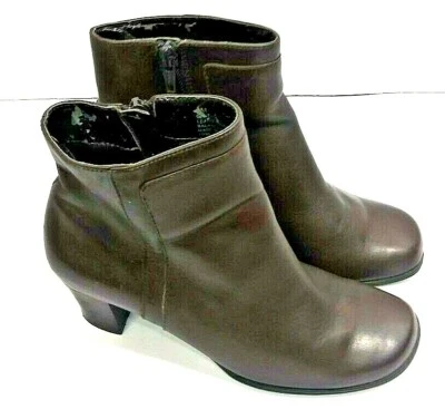 Botas St Johns Bay femininas tamanho 6 M - Botas de tornozelo de couro marrom com zíper lateral - Imagem 1 de 4