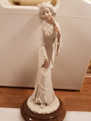 A. Belcari (Traum 1983) Geisha Mädchen Figur H26cm x B12cm sehr guter Zustand - Bild 1 von 4