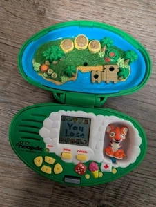 NEOPETS Pocket Pet Spielsystem mit Figur funktioniert super grüner KOUGRA Tiger - Bild 1 von 7