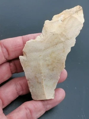 Upper Paleolithic France prob. Aurignacian Beautiful blade in flint Nice shape - Image 1 of 4