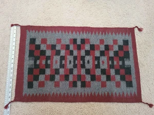Amerikanische Ureinwohner Navajo Vintage handgefertigter Sturm Teppich 17" x 27" authentisch - Bild 1 von 2