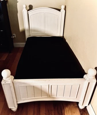 Cama doble Pottery.Barn con o sin colchón Foto 1 de 4