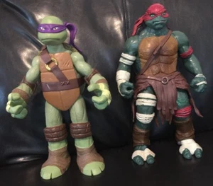 Figurine Teenage Mutant Ninja Turtles 11" - Donatello e Raffaello - 2012 - Foto 1 di 12