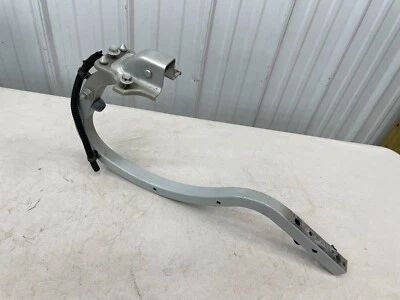 2010 - 2012 现代 Genesis Coupe 原始设备制造商后后备箱盖驱动器左 LH 铰链二手 — 第 1/4 张图片