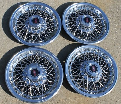 Juego 4 Tapacubos Oldsmobile Cutlass 1980-1982 Tracción trasera Tapacubos de radios de alambre Cubiertas de rueda Foto 1 de 4