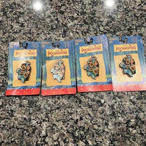 POCAHONTAS vintage Disney anni 90 in legno con spilla girasoli da applausi set di 2 - Foto 1 di 2