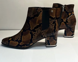 CALVIN KLEIN WOMEN'S FIORANNA SNAKESKIN BROWN ANKLE BOOTS SIZE 9.5 - Picture 1 of 5